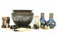 Lot 221 - A quantity of Chinese collectables
