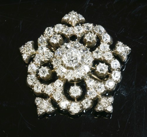 Lot 75 - A Victorian diamond set cinquefoil cluster brooch