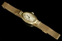 Lot 618 - A ladies' 9ct gold Art Deco mechanical bracelet watch