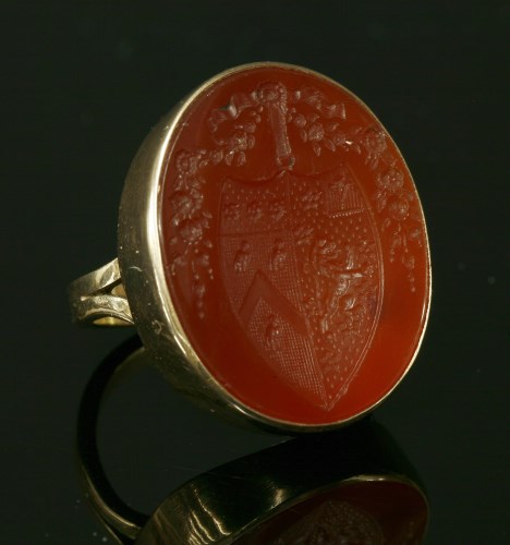 Lot 21 - A gold intaglio carved cornelian ring