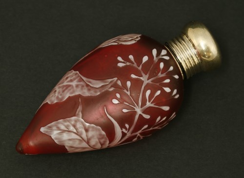 Lot 69 - A cameo glass scent bottle