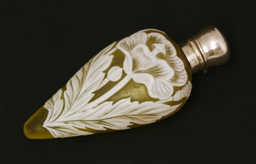 Lot 70 - A cameo glass scent bottle
