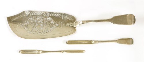 Lot 140 - A William IV silver fiddle pattern fish slice