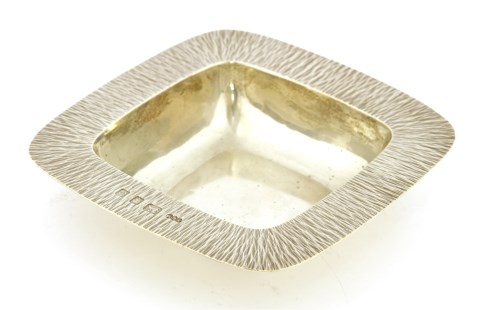 Lot 166 - A silver dish