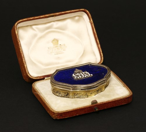 Lot 59 - An unusual Edwardian silver gilt lapiz and enamel snuff box