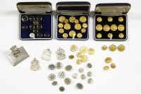 Lot 106 - Various buttons and badges: 2 boxed sets: Gieves and Hawkes gilt with coats of arms; gilt with anchors