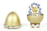 Lot 146 - A silver parcel gilt egg