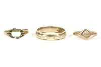 Lot 11 - A 9ct gold band ring with diamond cut engraved decoration
