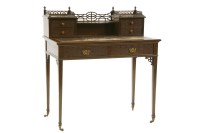 Lot 511 - An Edwardian mahogany desk