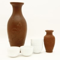 Lot 361 - A large Japanese Tokoname redware vase