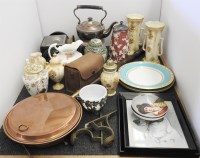 Lot 306 - A collection of ceramics