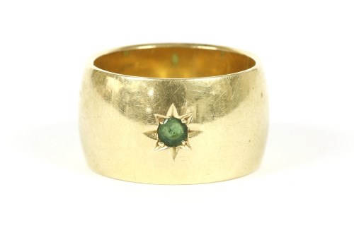 Lot 7 - An 18ct gold single stone star set emerald ring