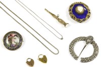 Lot 25 - A collection of jewellery