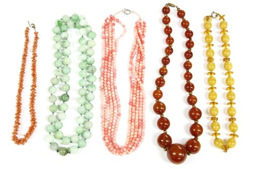Lot 35 - A single row circular jade bead necklace