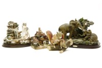Lot 193 - A collection of resin animals