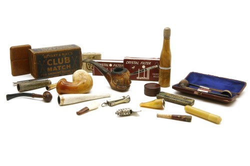 Lot 49 - Collection of smoking items