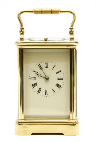 Lot 138 - An early 20th century repeating brass carriage clock