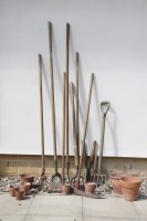 Lot 565 - A quantity of vintage garden tools