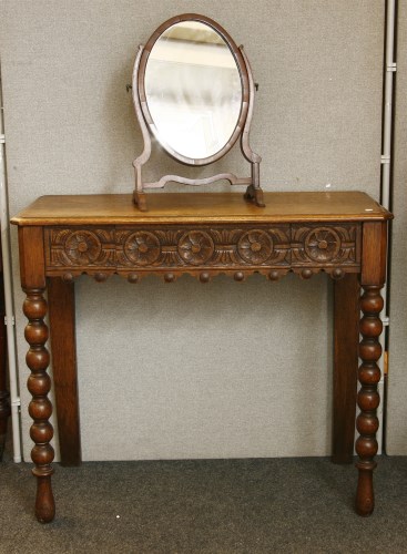 Lot 382 - A small Victorian oak side table