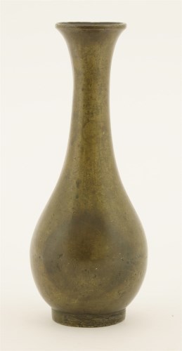 Lot 124 - A Chinese bronze vase