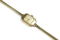 Lot 4 - A ladies 9ct gold Accurist mechanical bracelet watch