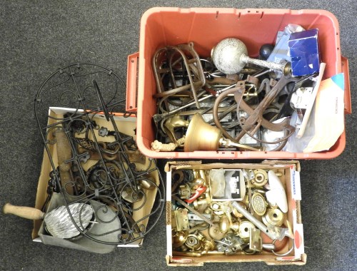 Lot 206 - An assortment of metalwares