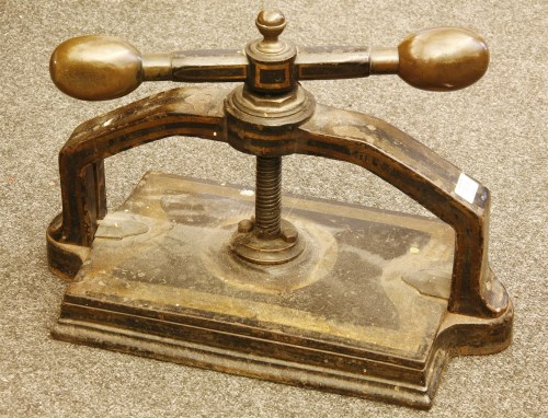 Lot 192 - A Victorian cast iron book press