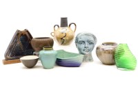 Lot 192 - A collection of mixed ceramics