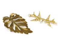 Lot 78 - A 9ct gold open and pierced leaf brooch