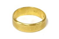 Lot 90 - A 22ct gold flat section wedding ring