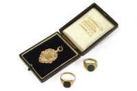 Lot 115 - A gentlemen's 9ct gold bloodstone plaque signet ring