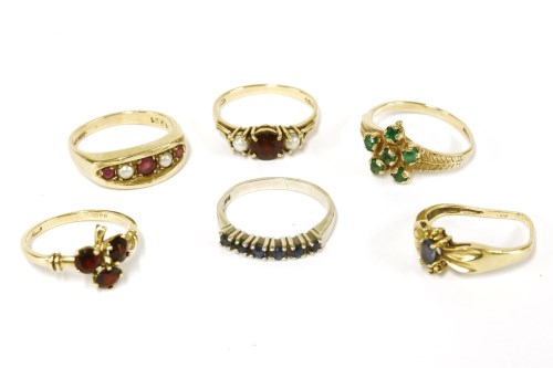 Lot 33 - Six assorted rings to include a 9ct gold three stone garnet and cultured pearl ring