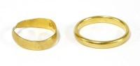 Lot 18 - A 22ct gold court shaped wedding ring