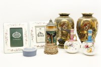 Lot 451 - A collection of ceramics