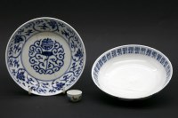 Lot 472 - A quantity of English and Continental decorative ceramics