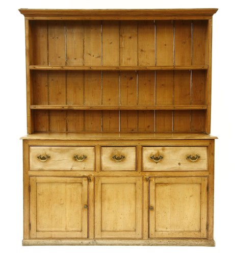 Lot 416 - An early 20th century pine dresser