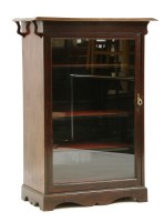 Lot 411 - An early 20th century display cabinet