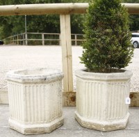 Lot 558 - A pair of classical garden pots