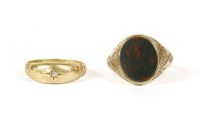 Lot 17 - A gentlemen's 9ct gold bloodstone signet ring