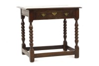 Lot 639 - An oak side table