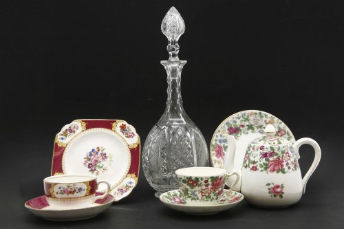 Lot 266 - Two boxes with glass and china items