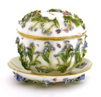 Lot 298 - A Meissen porcelain box