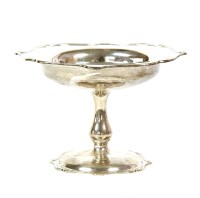Lot 114 - A silver cake stand