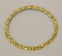 Lot 330 - An 18ct gold curved collarette