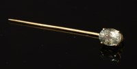 Lot 386 - A single stone green sapphire gold stickpin