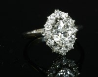 Lot 136 - A platinum diamond set cluster ring
