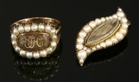Lot 3 - A Georgian gold and split pearl memorial ring