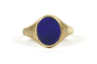 Lot 51 - A gentlemen's lapis lazuli signet ring