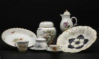 Lot 196 - A quantity of decorative ceramics