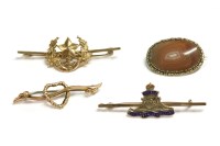 Lot 40 - A 9ct gold star and horn bar brooch